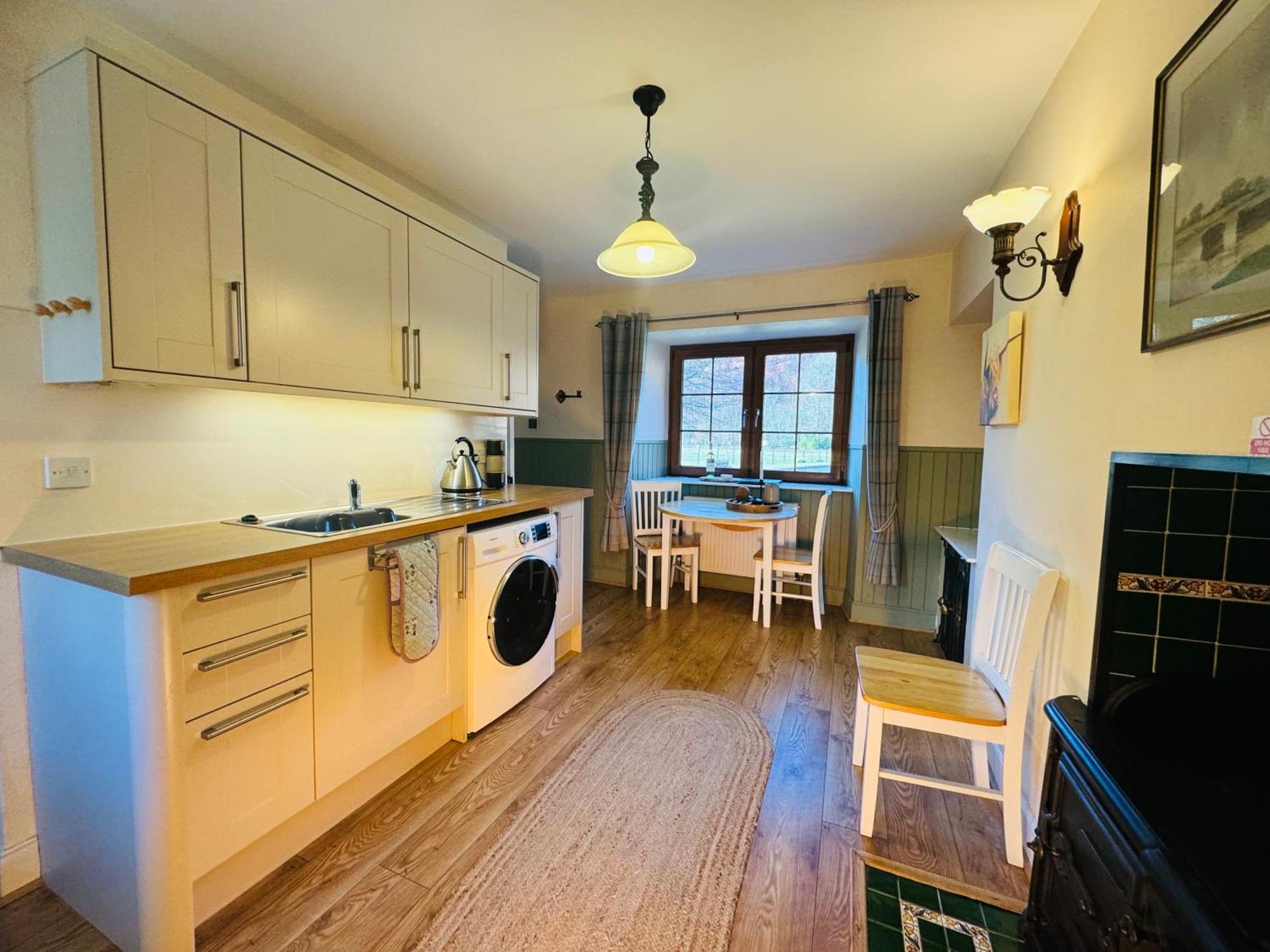 Rosemount Cottage One- Highland Cottage Гарв Екстериор снимка